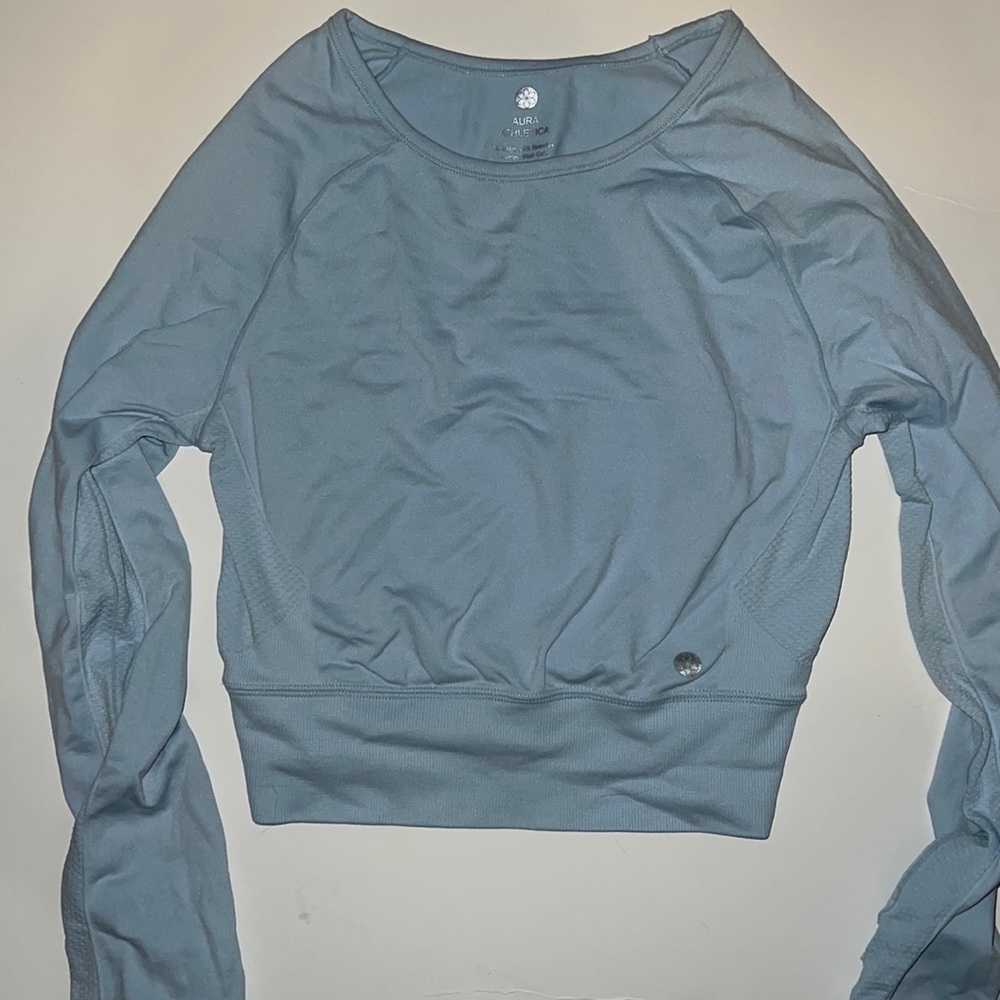 Long sleeve crop top athletic shirt